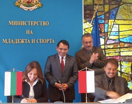 Memburu Tanda Tangan Menteri Bulgaria di Menit-Menit Terakhir