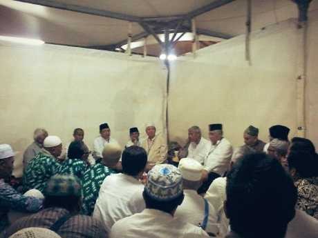 Sepenggal Kisah Reuni Alumni Gontor Saat Mabit di Mina