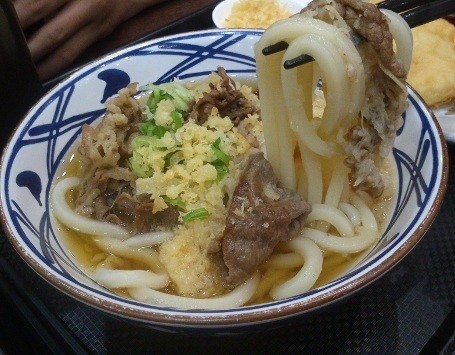 Slruup! Siang Ini Enaknya Makan Udon Berkuah Hangat Gurih