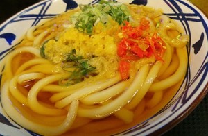 Slruup! Siang Ini Enaknya Makan Udon Berkuah Hangat Gurih