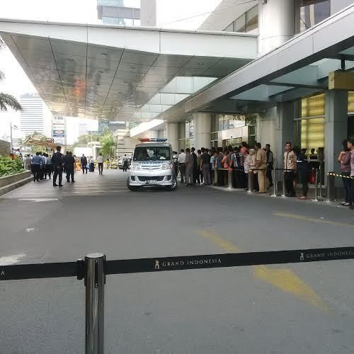 Hendak Jemput Bos, Sulis Kaget Mobilnya Tertimpa Orang Bunuh Diri di Menara BCA