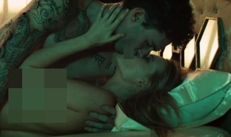 Video Klip Seksi Maroon 5 Disebut Berbahaya