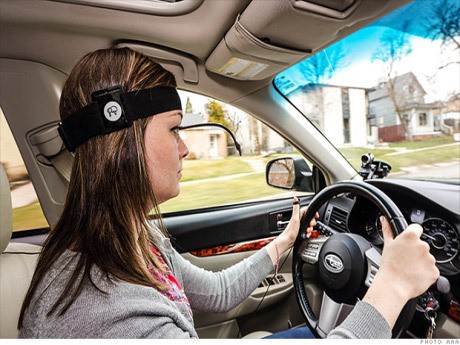 Ini Bahaya Menggunakan Hands Free Saat Mengemudi