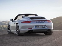     Mobil ini memiliki mesin berkekuatan 430 hp. Ketika dikombinasikan dengan Porsche Doppelkupplungsgetriebe (PDK), 911 Carrera GTS sprint dari nol sampai 100 km / jam dalam 4,0 detik (Cabriolet: 4,2 detik). (dok Istimewa/Porsche).