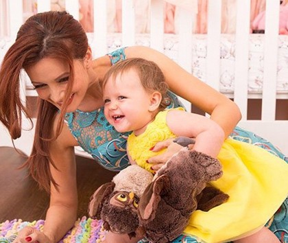 Tinggalkan Image Seksi Model Playboy, Ini Penampilan Baru Holly Madison