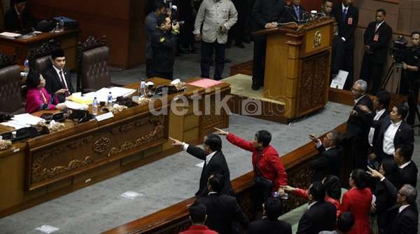 Apa Kita Mau Shutdown Seperti AS?