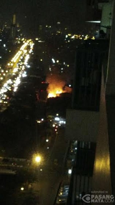 Api Berkobar di Pemukiman Padat di Sumur Batu Jakpus, 18 Damkar Dikerahkan