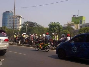Berbagai Trik Penerobos Busway Meloloskan Diri Saat Hendak Ditilang Polisi