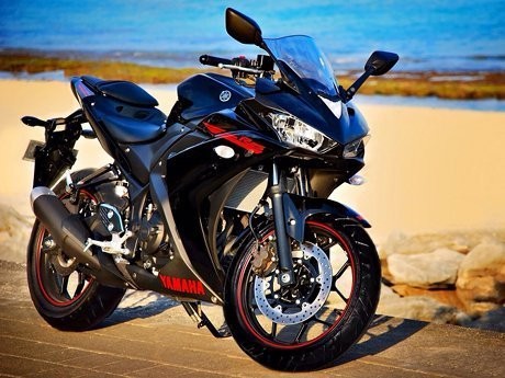 Yamaha R25 Melesat Tinggalkan Honda CBR250R dan Ninja