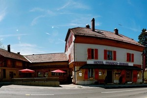 Hotel Aneh Tapi Nyata: Lantai 1 di Prancis, Lantai 2 di Swiss