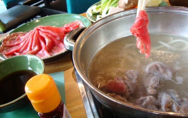 Meski Sedang Berdiet, Bisa Makan Shabu-shabu Korea Enak Malam Ini!