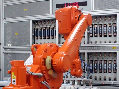 Melihat Robot Otomatis Pembuat MCB