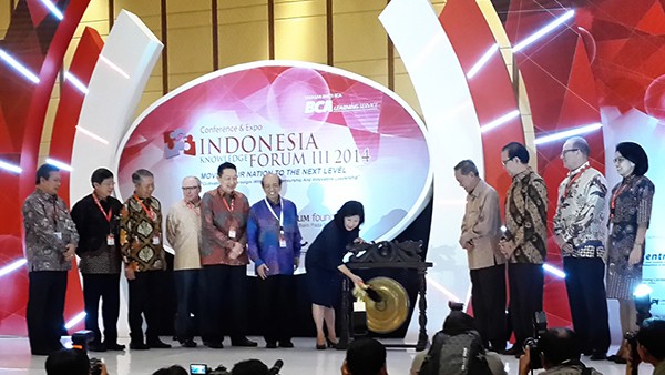 Mari Elka Pangestu Buka Indonesia Knowledge Forum III