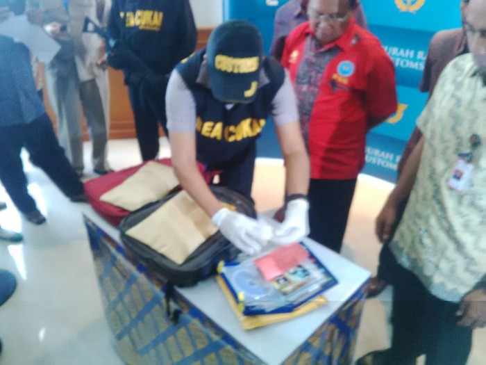 Bea Cukai Ngurah Rai Amankan 1,1 Kg Sabu dari Tiongkok dan AS