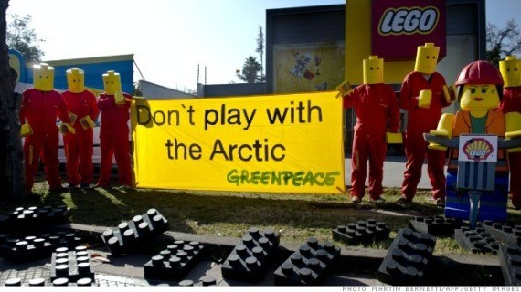 Shell Ngebor Minyak di Kutub Utara, Lego Minta Cerai