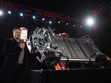 Mobil Listrik Tesla Bakal Secepat McLaren