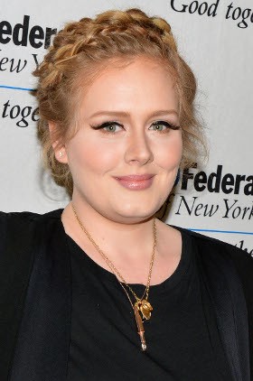 Adele Tak Akan Rilis Album Baru Tahun Ini