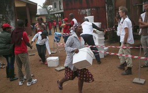 Bantuan Makanan PBB Dikirim ke Tiga Negara Wabah Ebola