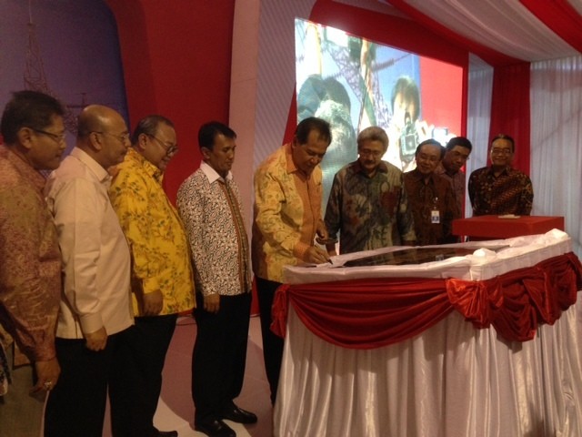 Tekan Sirine, CT Resmikan 3 Proyek Infrastruktur di Sumatera