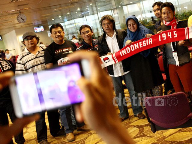 Suporter Garuda Muda Mulai Berangkat ke Myanmar
