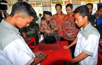 Program ini merupakan komitmen perusahaan dalam berkontribusi menyiapkan generasi muda Indonesia yang cerdas dan berdaya saing tinggi di industri otomotif. Pool/AHM.
