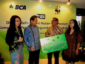 BCA Donasikan Rp 200 Juta untuk Kelestarian Hutan Pantai Habitat Penyu di Jawa Barat