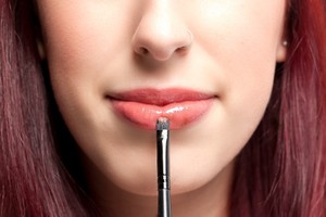 Tips Memilih Lipstik Sesuai Warna Kulit