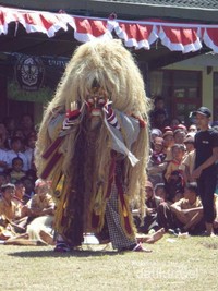 Yang Unik dari Temanggung, Paduan Kuda Lumping & Leak Bali