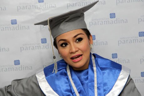 Virnie Ismail Bikin Skripsi Kehidupan Seorang Waria