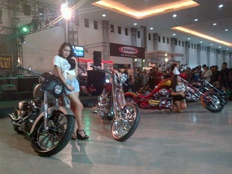 Gadis-gadis Pemanas Suasana Kustomfest