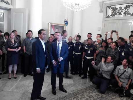 Jokowi Update Status Facebook Sebelum Bertemu Mark Zuckerberg