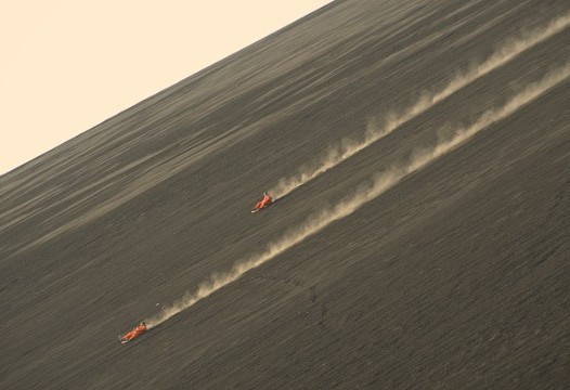 Gila! Meluncur 95 km Per Jam di Gunung Berapi