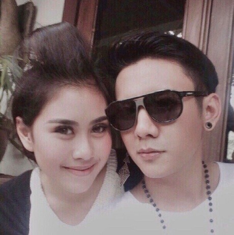 Mesra dengan Pria Selain Billy, Inikah Pacar Baru Syahnaz?