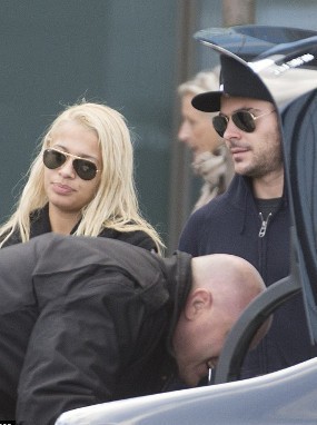 Putus dari Michelle Rodriguez, Zac Efron Jalan Bareng Cewek Baru