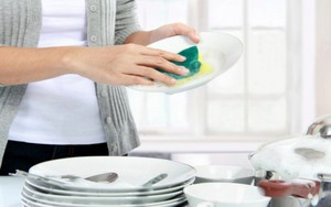 Makan di Restoran Ini Cukup Bayar dengan Cuci Piring