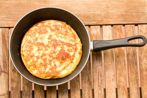 Punya Kentang dan Telur Bikin Omelet Spanyol Saja 