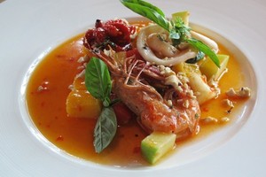 Mengintip Trik Chef Chandra Mengolah Sayur Asam dan Asinan Jadi Sajian Berkelas!