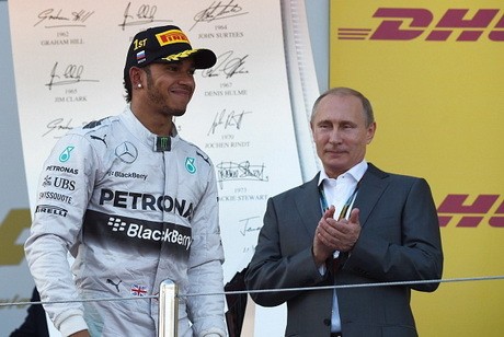 Menangi Balapan Pertama di Rusia, Hamilton: Rasanya Sangat Keren!