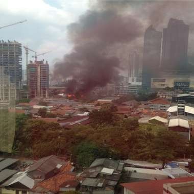 Permukiman Padat di Kawasan Kuningan Terbakar