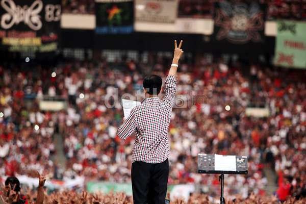 Mungkin ini Pesan yang Ingin Disampaikan Relawan Jokowi Lewat Aksi di Monas