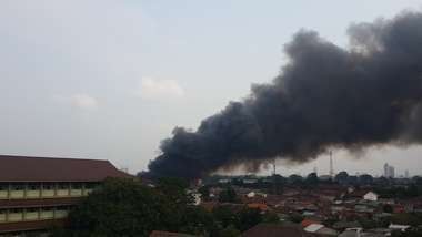 Kebakaran di Kompleks TNI Berlan Membesar