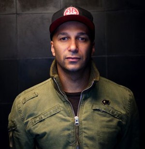 Kecam Penembakan, Tom Morello Bagikan Lagu Marching on Ferguson