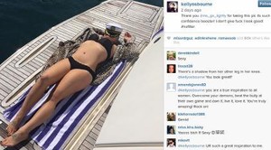 Semakin Langsing, Kelly Osbourne Pamer Tubuh Berbikini di Instagram