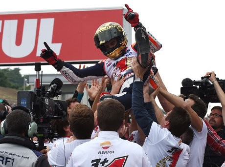 Honda Mau Kontrak Marquez 10 Tahun Lagi