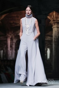 Sebastian Red & Sebastian Sposa by Sebastian Gunawan Golden Allure. Ballroom Hotel Mulia at Senayan. Jakarta. [Foto: Mohammad Abduh/Wolipop]