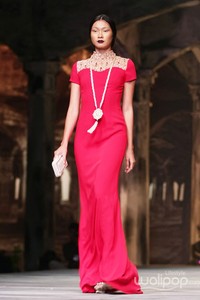 Sebastian Red & Sebastian Sposa by Sebastian Gunawan Golden Allure. Ballroom Hotel Mulia at Senayan. Jakarta. [Foto: Mohammad Abduh/Wolipop]