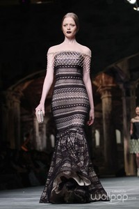 Sebastian Red & Sebastian Sposa by Sebastian Gunawan Golden Allure. Ballroom Hotel Mulia at Senayan. Jakarta. [Foto: Mohammad Abduh/Wolipop]