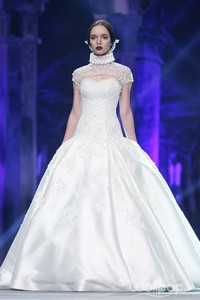 Sebastian Red & Sebastian Sposa by Sebastian Gunawan Golden Allure. Ballroom Hotel Mulia at Senayan. Jakarta. [Foto: Mohammad Abduh/Wolipop]