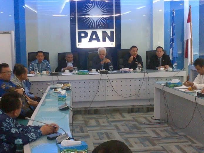 Amien Rais dan Hatta Rajasa Beri Pembekalan ke Anggota Fraksi PAN