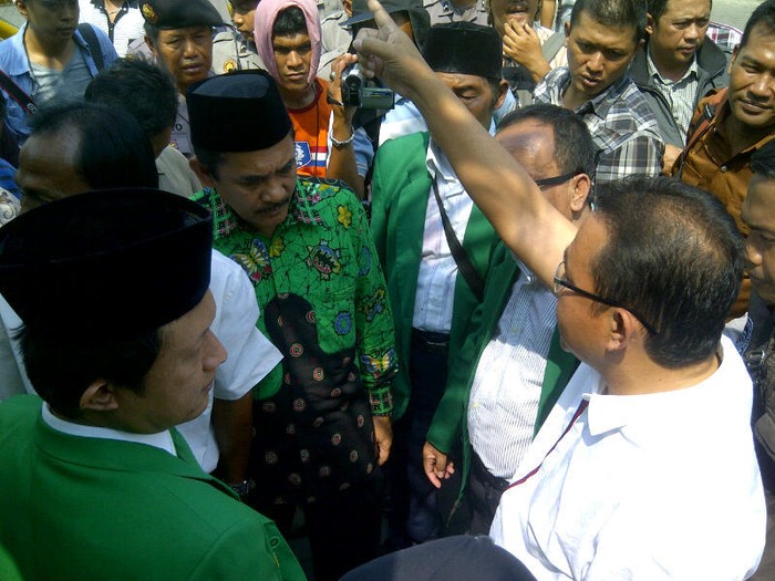 Kubu Romi Temui Pendemo, Terjadi Debat Panas soal Keabsahan Muktamar